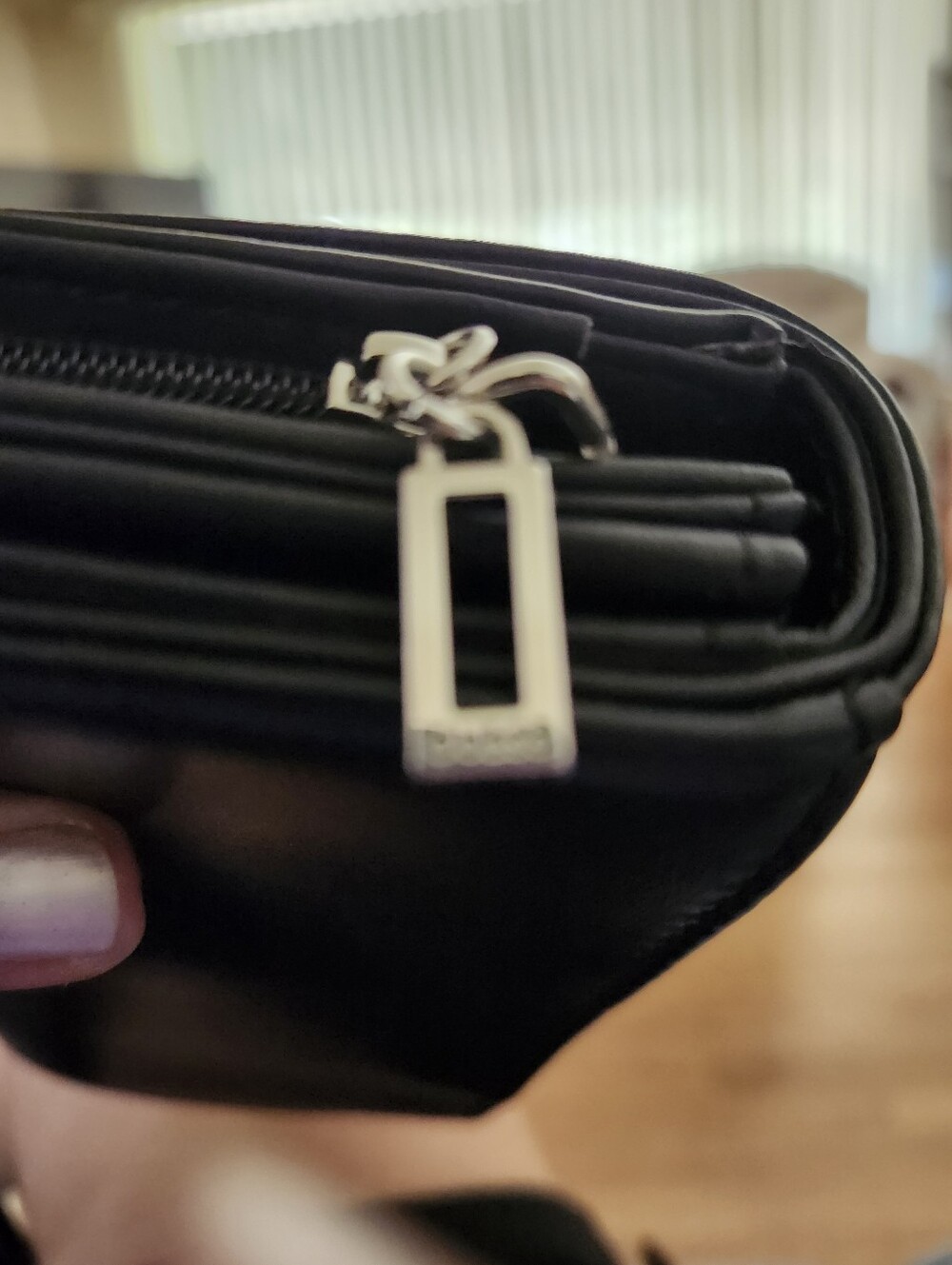Guess Wallet - Picture 4 of 4